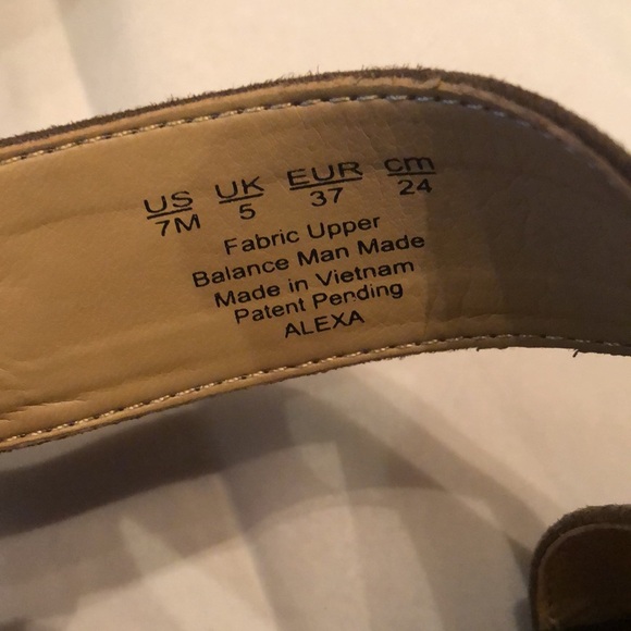 Naturalizer low stacked heel wide criss cross ankle strap faux suede sandals - Picture 3 of 12